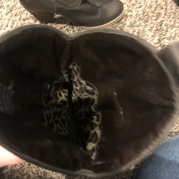 Woman’s round toe cowgirl boots - Picture 3 of 3